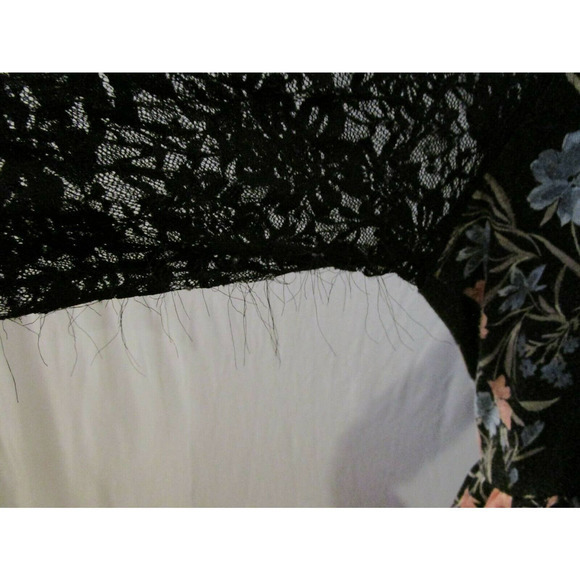 Ladies Torrid Dressy Top Lace sleeves style Super Soft Size 1 - Picture 4 of 9